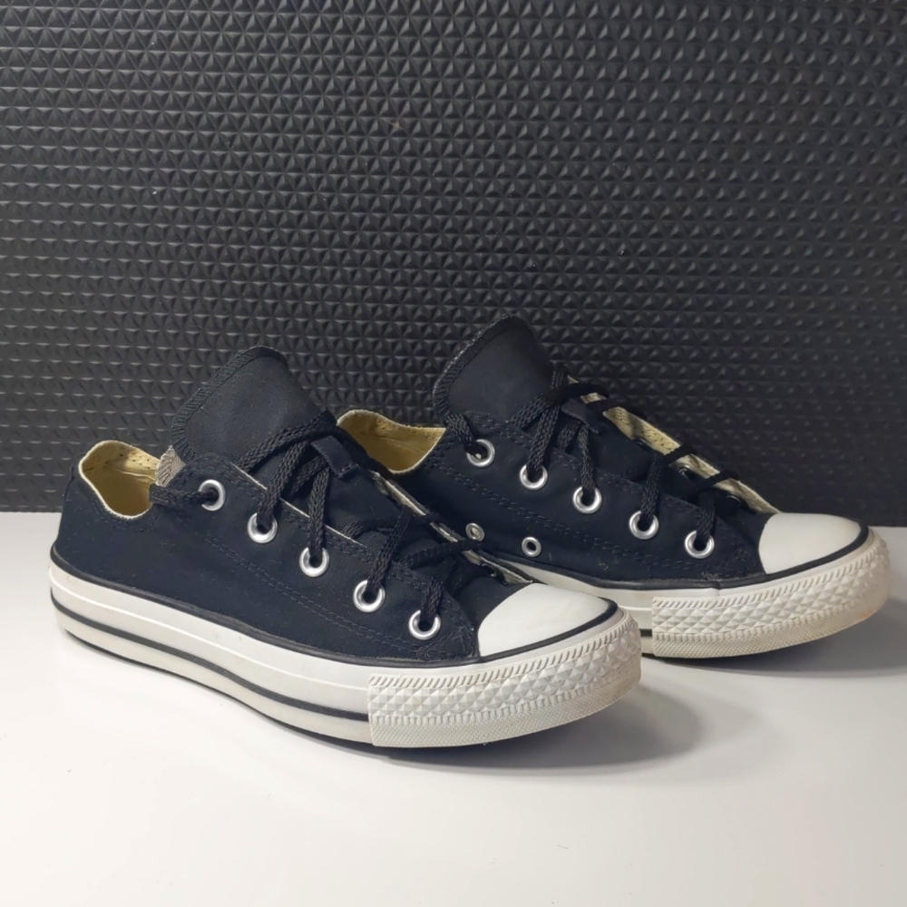 Converse Chuck Taylor low top sneakers